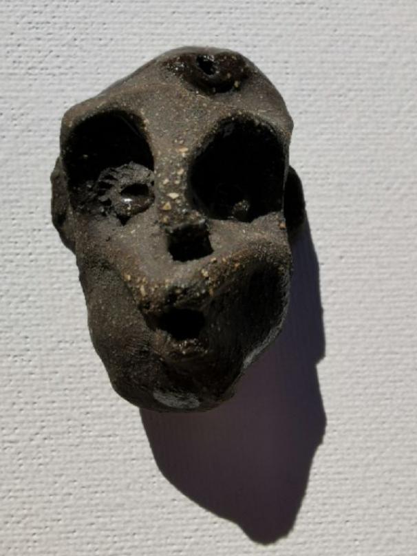 Sven" 10/2022, 4,5 x 3,5 x 3 cm, weißer Ton glasiert