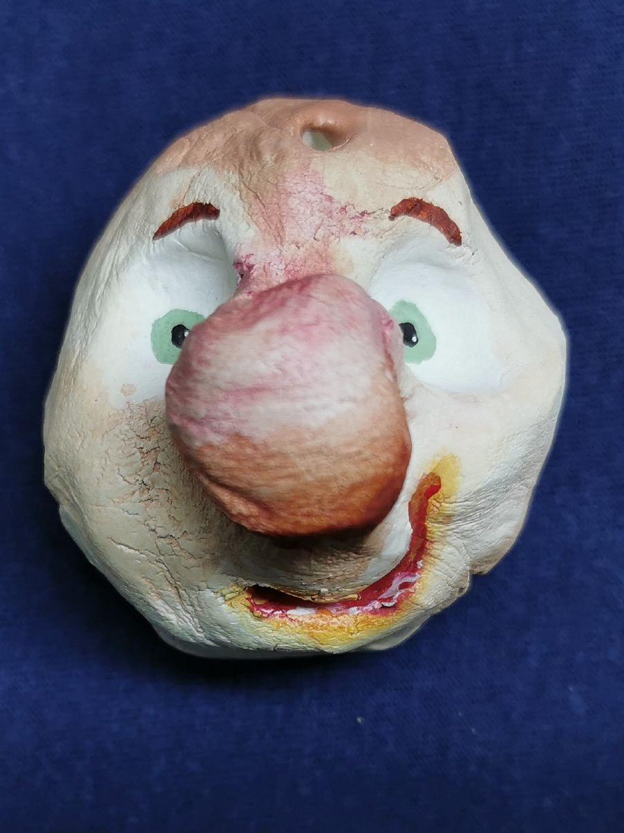 "Benny" 07/2022, 6 x 5,5 x 6,5 cm, Ölfarbe, Lack auf Keramiplast 