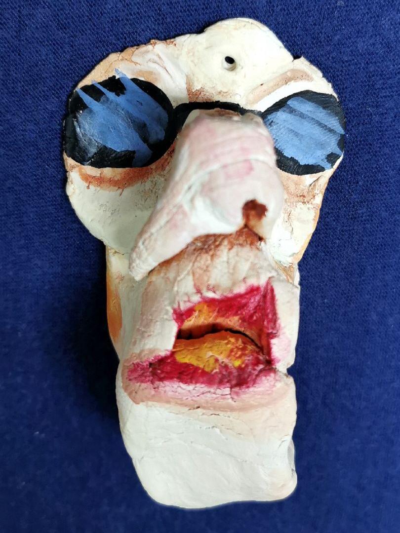 "Knut" 07/2022, 8 , 5x5 x 4 cm, Ölfarbe, Lack auf Keramiplast 